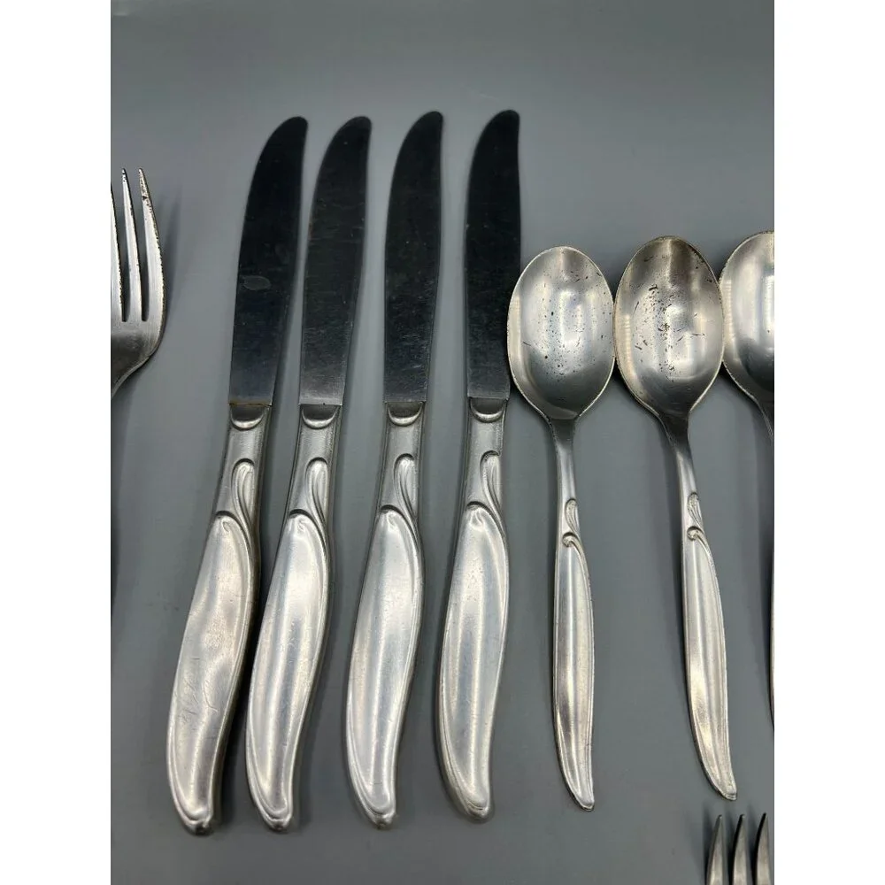 24 piece 1958 William Rogers Silver Plate Flatware SWEEP Settings for 4 People